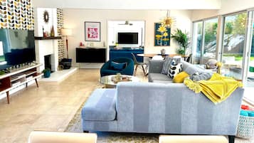 Casa, varias camas, acceso a la alberca, vista a la montaña (Livmor) | Área de sala de estar