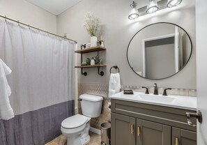 House, Multiple Beds, Pool Access, Pool View (Shannon)