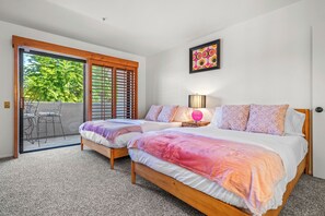 Condo, várias camas, sacada, vista para a montanha (Plaza Villas 615) | Individualmente decorados, individualmente mobiliados, roupa de cama
