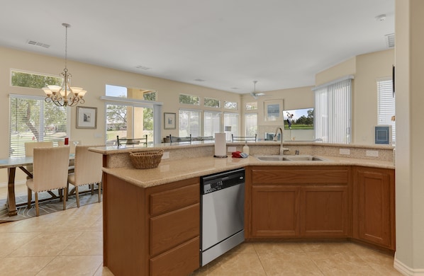 House, Multiple Beds, Patio, Garden View (Alda) | Private kitchen