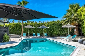 Hồ bơi ngoài trời 