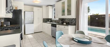 House, Berbilang Katil, Pool Access, Pool View (Volturno) | Dapur peribadi