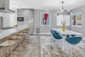 House, Multiple Beds, Pool Access, Pool View (Farrell 2) | Private kitchen