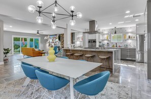 Ferienhaus, Mehrere Betten, Poolzugang, Poolblick (Farrell 2) | Speisen