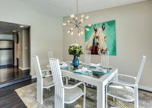 Casa, varias camas, acceso a la piscina, vistas a la piscina (Via Escuela 3) | Restauración