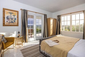 7 bedrooms, iron/ironing board, WiFi, bed sheets - Champagne du Cap Villa (Gros Islet)