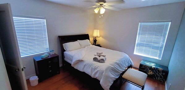 2 bedrooms, desk, free WiFi, bed sheets