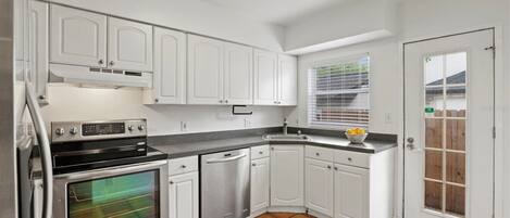 Fridge, oven, stovetop, dishwasher
