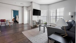 2 bedrooms, desk, iron/ironing board, WiFi