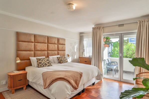 2 bedrooms, iron/ironing board, internet, bed sheets