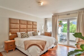 2 bedrooms, iron/ironing board, internet, bed sheets