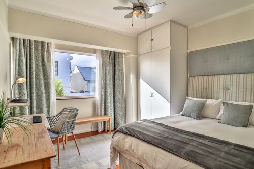 Serene 2-bedroom condo in Cape Town