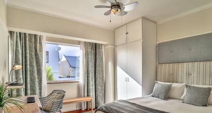 Serene 2-bedroom condo in Cape Town