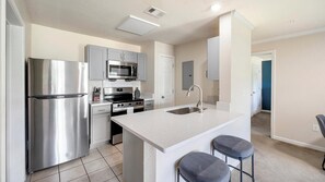 Kühlschrank, Esstisch