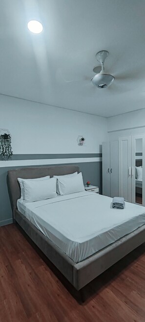 2 chambres, fer et planche à repasser, Wi-Fi, draps fournis