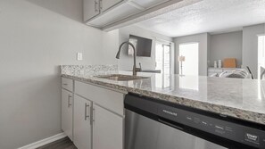 Kühlschrank, Esstisch