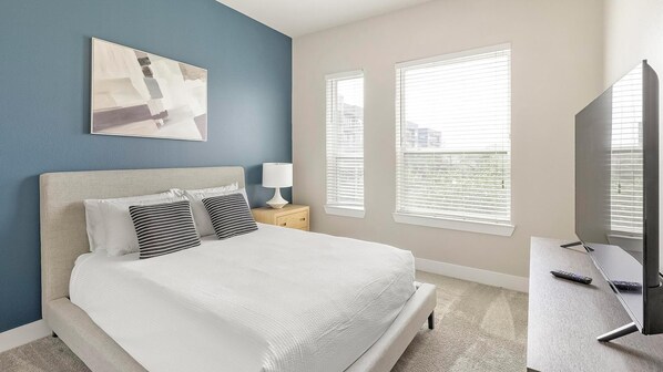 2 bedrooms, desk, iron/ironing board, WiFi