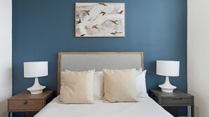 1 habitación, escritorio, tabla de planchar con plancha y wifi 