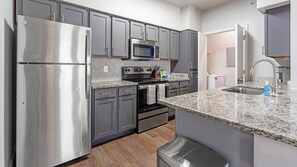 Kühlschrank, Esstisch