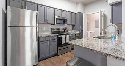 Landing | Beautiful 2BD, Clubhouse, Gym