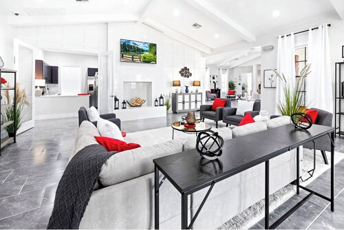 Landing | Stylish 2BD, Gym, Clubhouse