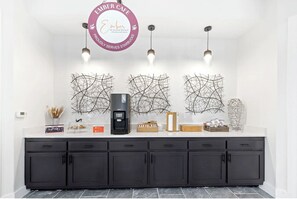 Lobby - Landing | Chic 2BD, Pool, Gym (San Antonio)