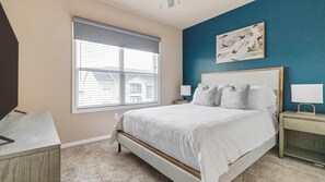 1 dormitorio, escritorio, tabla de planchar con plancha y wifi