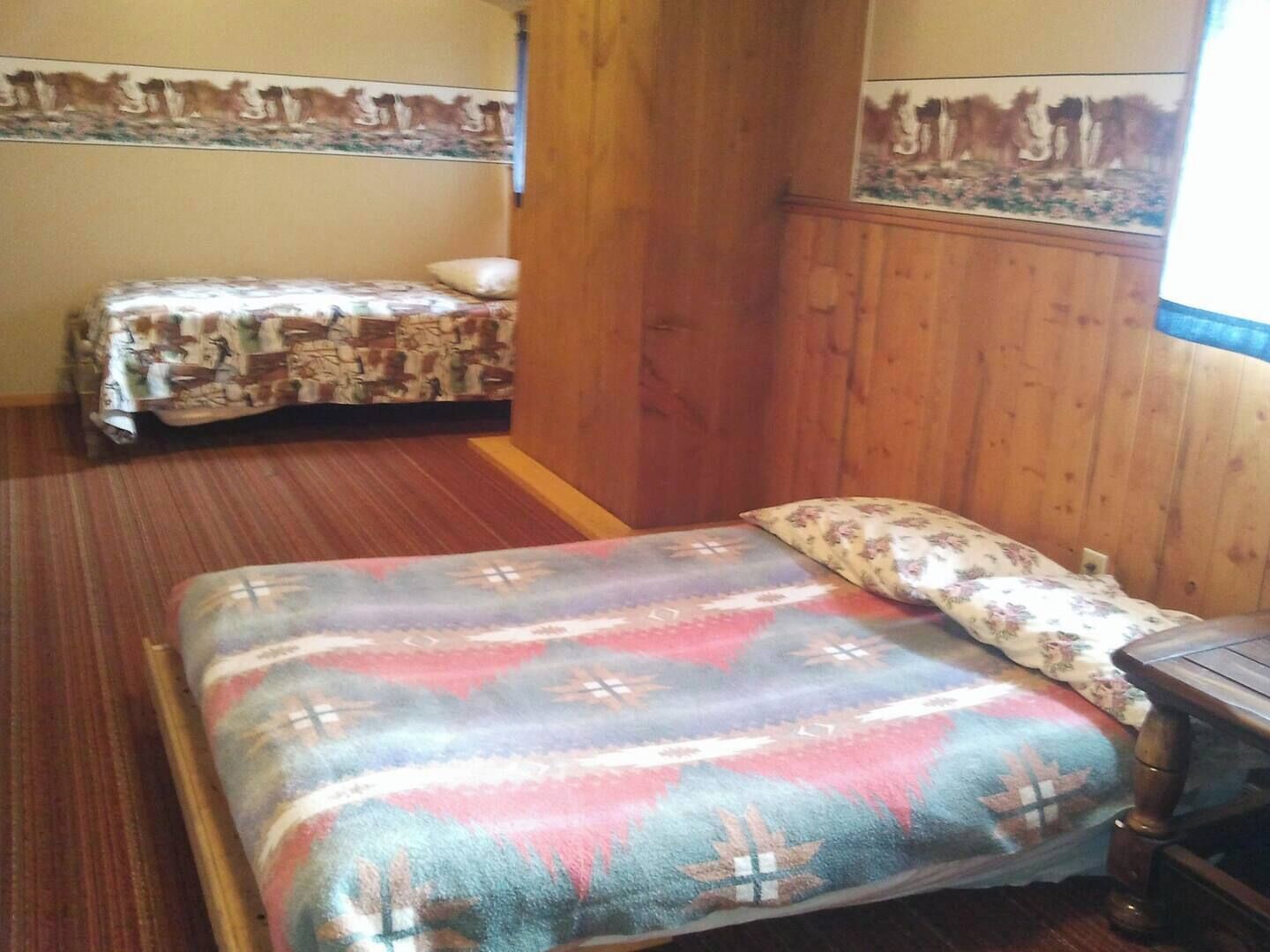 1 多间卧室、上网接入、床单