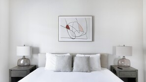 1 habitación, escritorio, tabla de planchar con plancha y wifi 