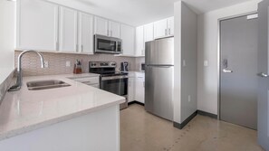 Fridge, dining tables - Landing | Beautiful 1BD, Courtyard, Gym (Birmingham)