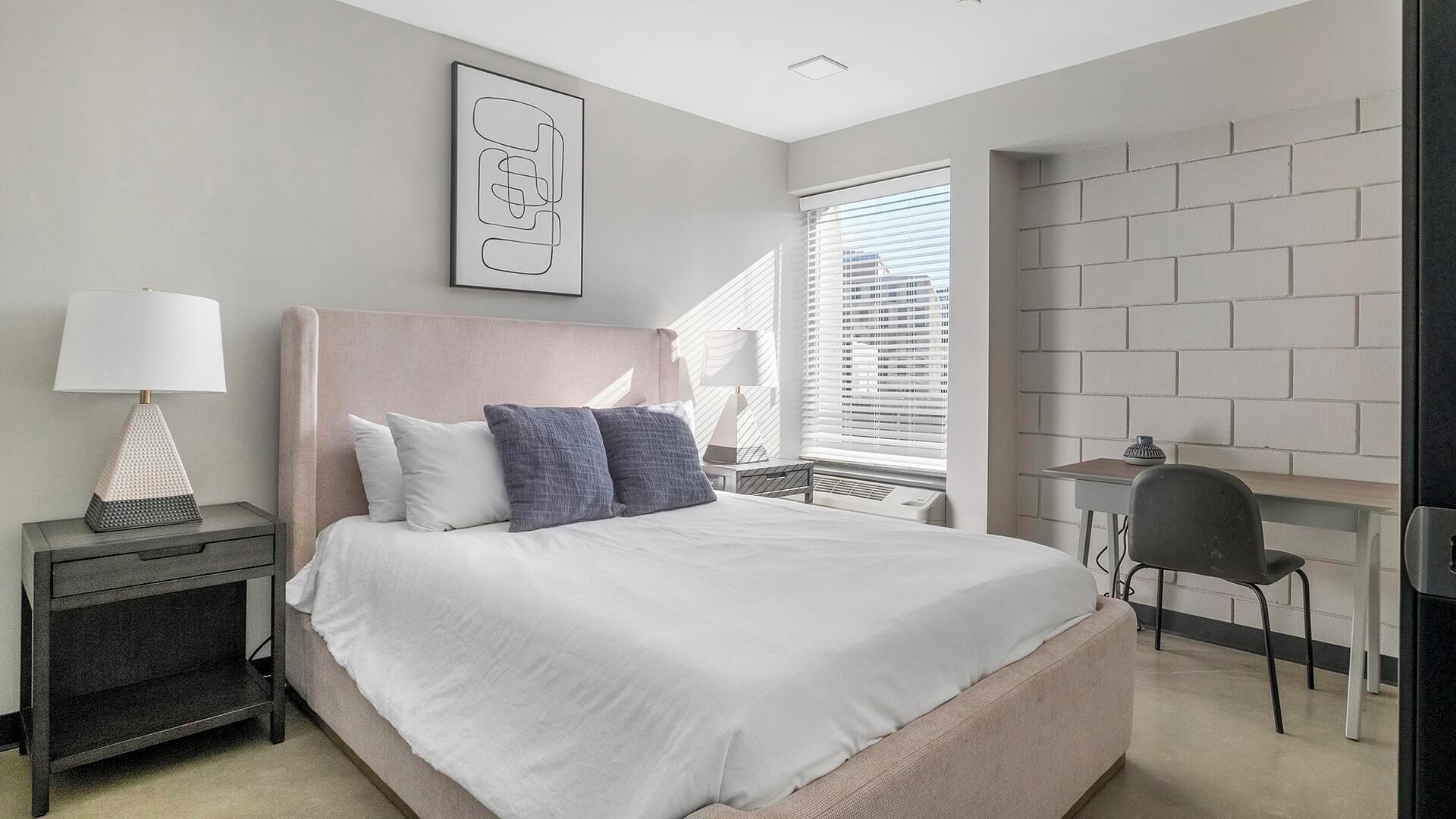 1 chambre, bureau, fer et planche à repasser, Wi-Fi