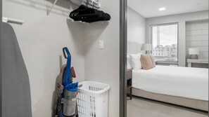 1 chambre, bureau, fer et planche à repasser, Wi-Fi