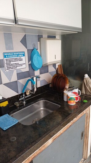 Microonde, forno, piano cottura, macchina per tè/caffè