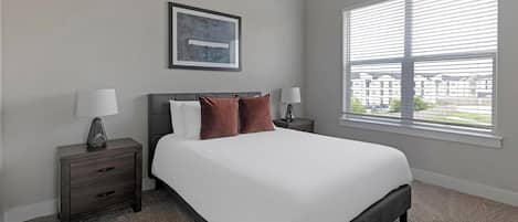 2 bedrooms, desk, iron/ironing board, WiFi