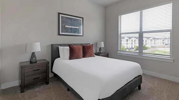 2 bedrooms, desk, iron/ironing board, WiFi