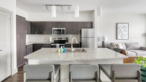 Kühlschrank, Esstisch