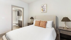 2 bedrooms, desk, iron/ironing board, WiFi