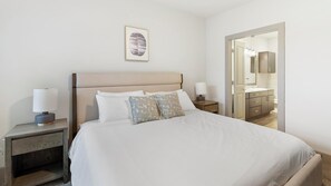 2 bedrooms, desk, iron/ironing board, WiFi