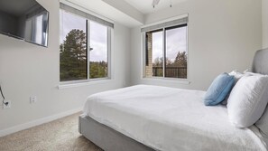 2 slaapkamers, een bureau, een strijkplank/strijkijzer, wifi