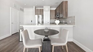 Dining - Landing | Modern 1BD, Clubhouse, Pool (Katy)