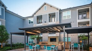Outdoor dining - Landing | Modern 1BD, Gym, Clubhouse (Katy)