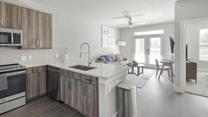 Fridge, dining tables - Landing | Modern 1BD, Gym, Clubhouse (Katy)