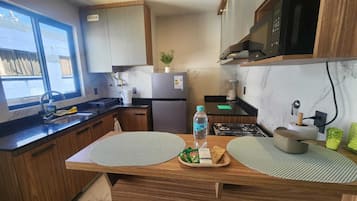 Micro-ondes, four, plaque de cuisson