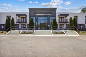 Exterior - Landing | Chic 1BD, Pool, Gym (Vestavia Hills)