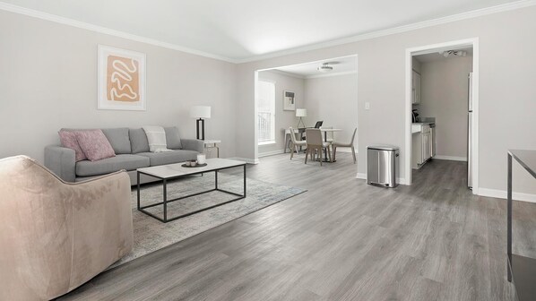 Smart TV - Landing | Chic 1BD, Pool, Gym (Vestavia Hills)