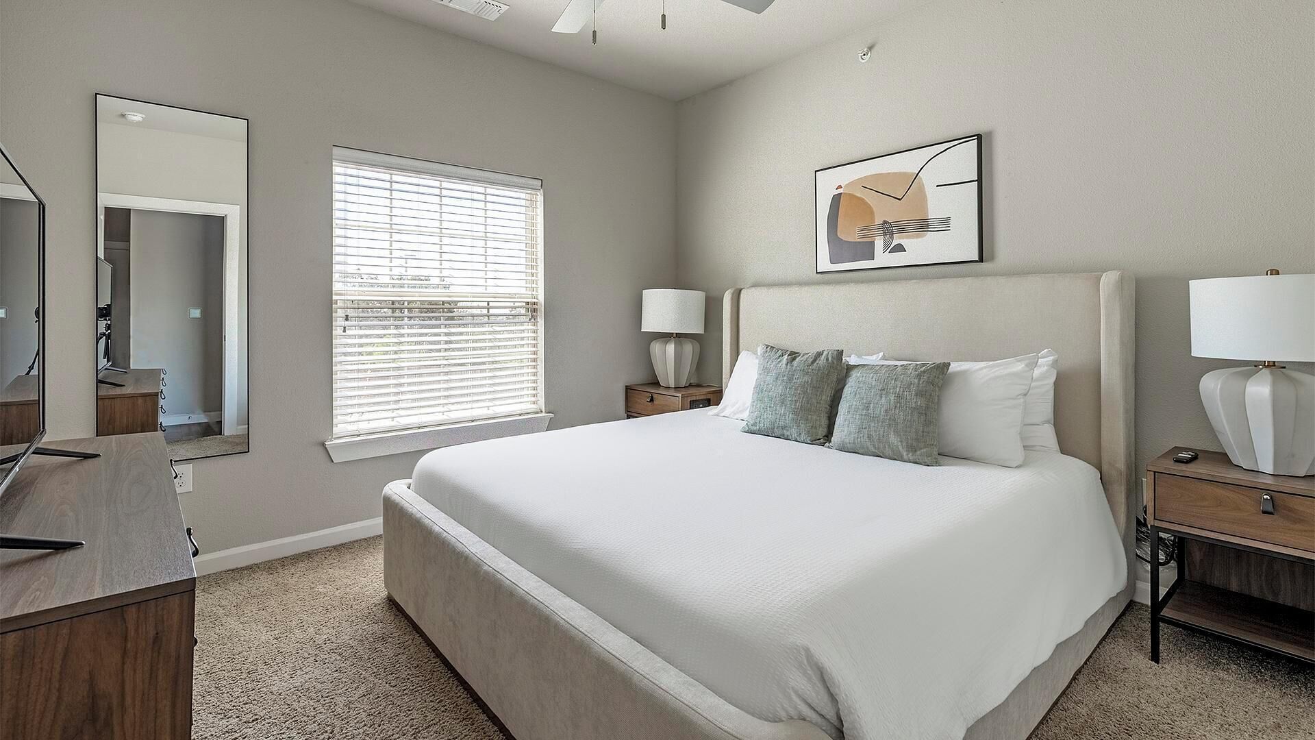 1 makuuhuone, työpöytä, silitysrauta/-lauta, Wi-Fi