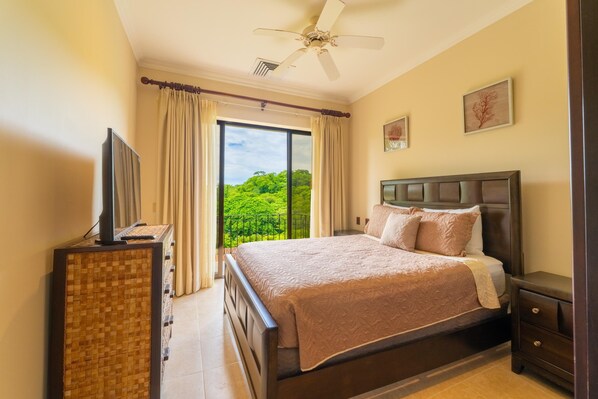 4 bedrooms, desk, iron/ironing board, free WiFi