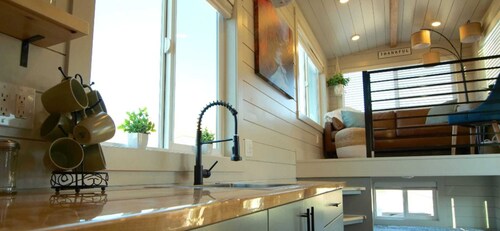 Access Zion and Bryce! Tiny Home with Rooftop Deck, Hot Tub, and Epic Views