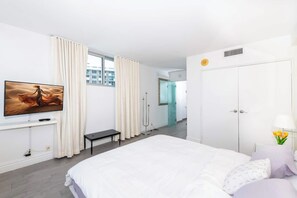2 bedrooms, desk, iron/ironing board, free WiFi