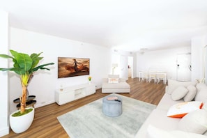 TV connectée, espaces bureaux, écrans d'ordinateur, imprimantes